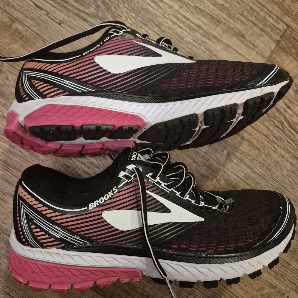 Brooks Women's Black and Pink Running Shoes